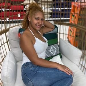 Meet your Posher, Desiree